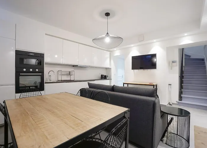 Modern Duplex Close To The Eiffel Tower
