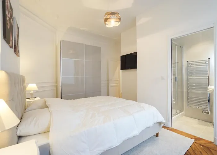 Modern Duplex Close To The Eiffel Tower